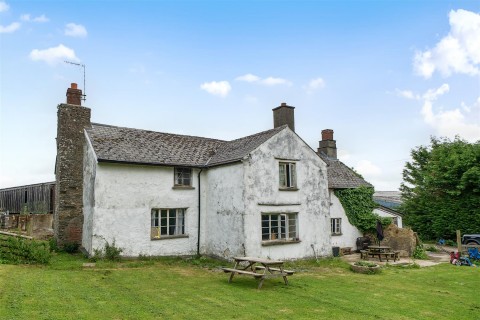 Click the photo for more details of Bratton Clovelly