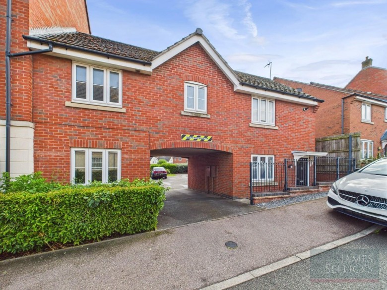 Click the photo for more details of 2 bedroom FREEHOLD apartment WITH GARAGE - Shipton Road, Hamilton, Leicester