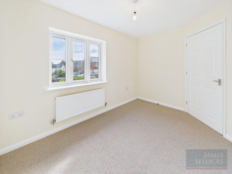 Images for 2 bedroom FREEHOLD apartment WITH GARAGE - Shipton Road, Hamilton, Leicester