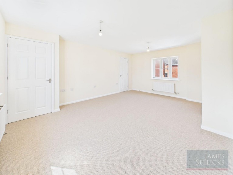 Images for 2 bedroom FREEHOLD apartment WITH GARAGE - Shipton Road, Hamilton, Leicester
