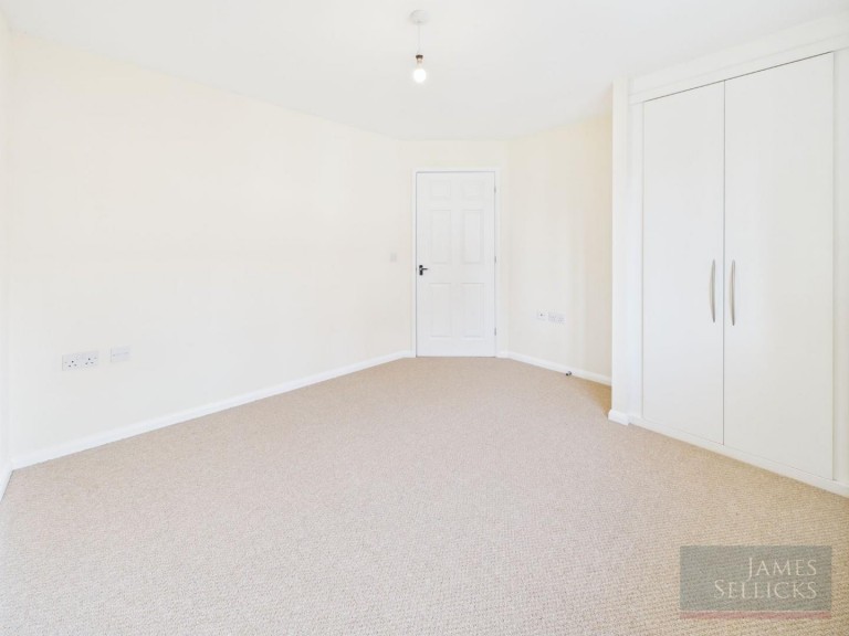 Images for 2 bedroom FREEHOLD apartment WITH GARAGE - Shipton Road, Hamilton, Leicester