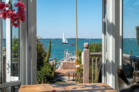 Click the photo for more details of High Street , Yarmouth