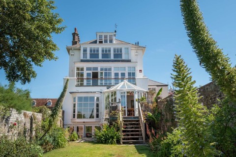 Click the photo for more details of High Street , Yarmouth