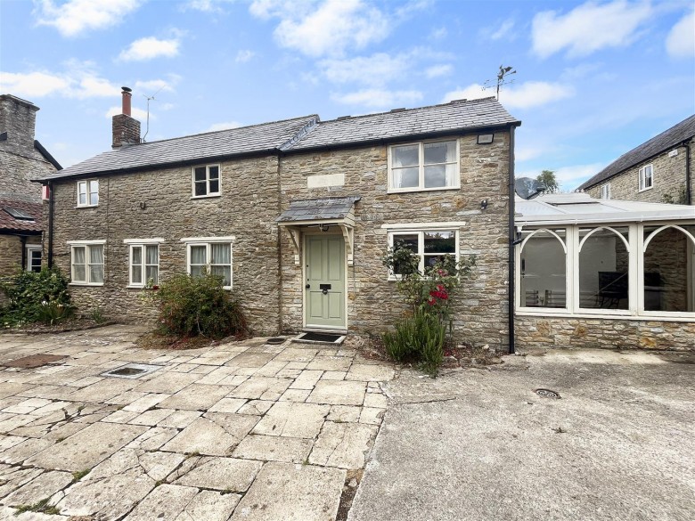 Click the photo for more details of Stourton Caundle, Sturminster Newton
