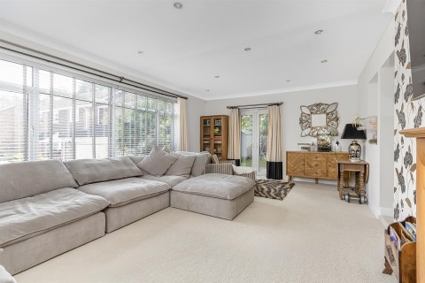 Click the photo for more details of Hewitt Drive, Kirby Muxloe, Leicester, LE9