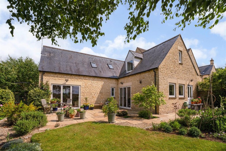 Click the photo for more details of Bourton-On-The-Water, Gloucestershire