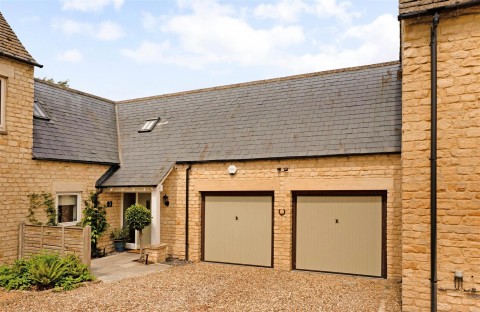 Click the photo for more details of Bourton-On-The-Water, Gloucestershire