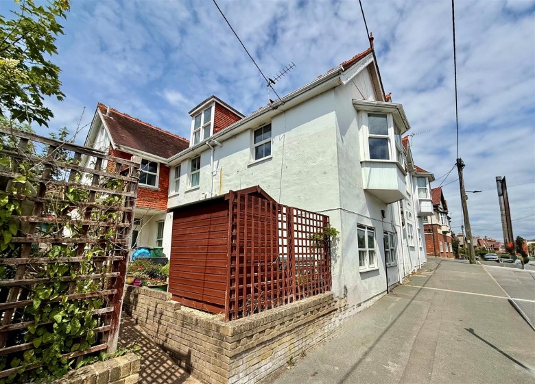 Click the photo for more details of Totland Bay, isle of Wight
