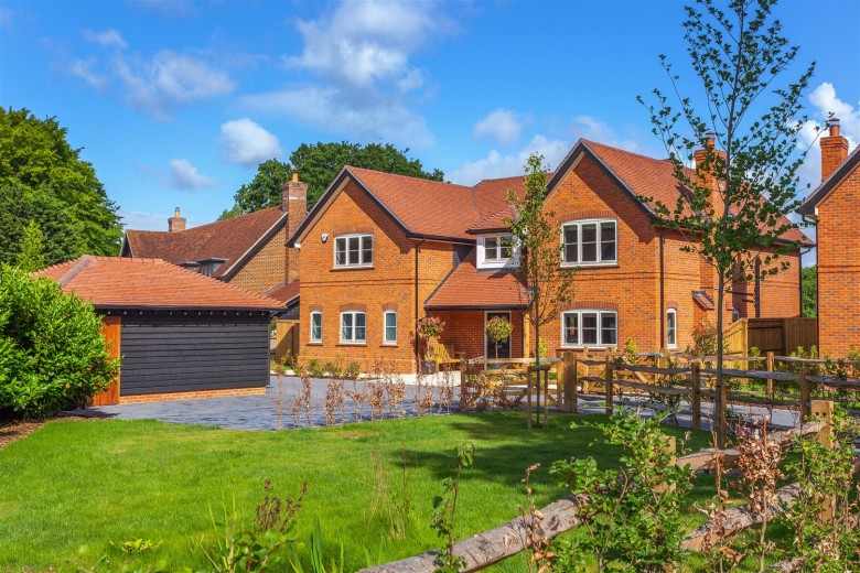 Click the photo for more details of Acrefield, Charvil Lane