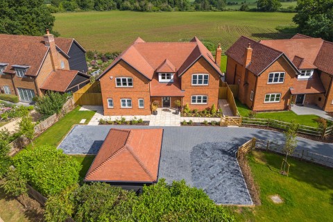 Click the photo for more details of Acrefield, Charvil Lane