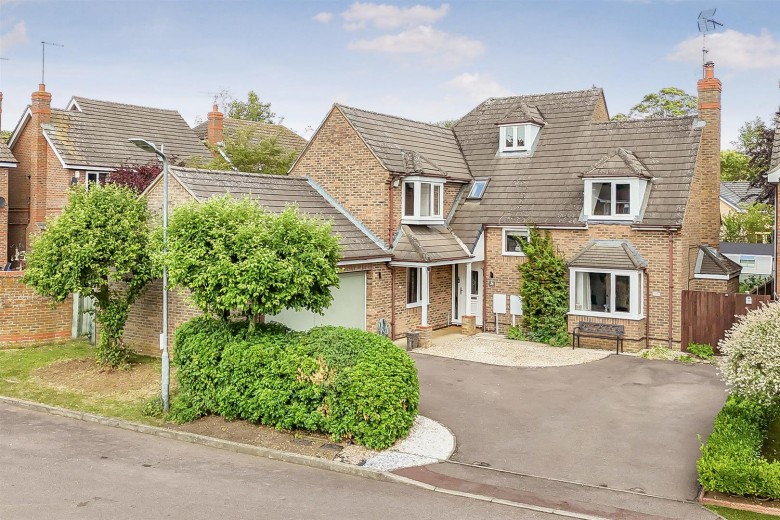 Click the photo for more details of Bradbury Road, Newnham, NN11