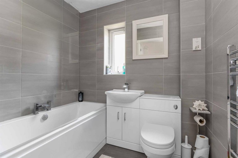 Images for Bradbury Road, Newnham, NN11
