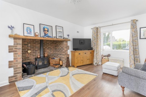 Click the photo for more details of Bradbury Road, Newnham, NN11