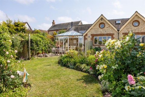 Click the photo for more details of Wellow, Isle of Wight