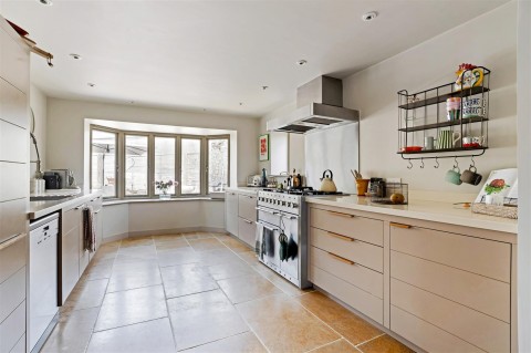 Click the photo for more details of Stow On The Wold, Gloucestershire