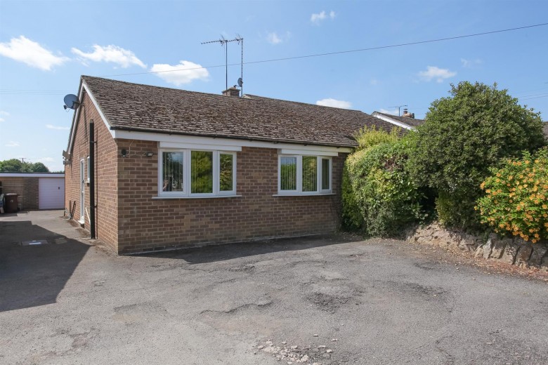Click the photo for more details of Chapel Lane, Little Bourton, Banbury