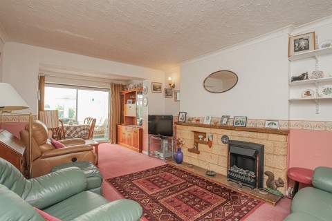 Click the photo for more details of Chapel Lane, Little Bourton, Banbury