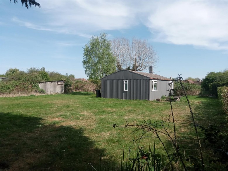 Click the photo for more details of West Drive, Highfields Caldecote