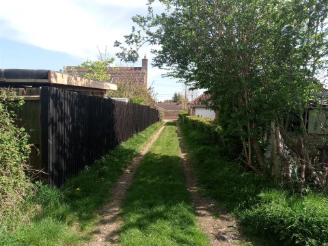 Click the photo for more details of West Drive, Highfields Caldecote