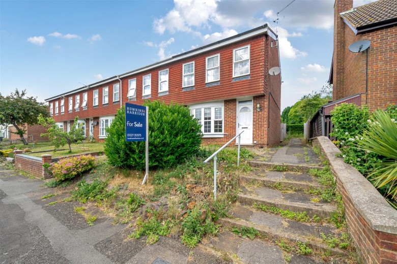 Click the photo for more details of Simons Walk, Pattishall, NN12