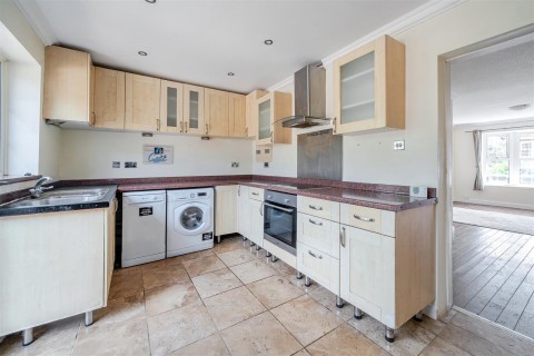Click the photo for more details of Simons Walk, Pattishall, NN12