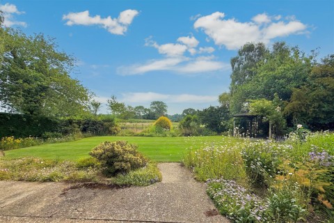 Click the photo for more details of Low Fields, Fulbeck