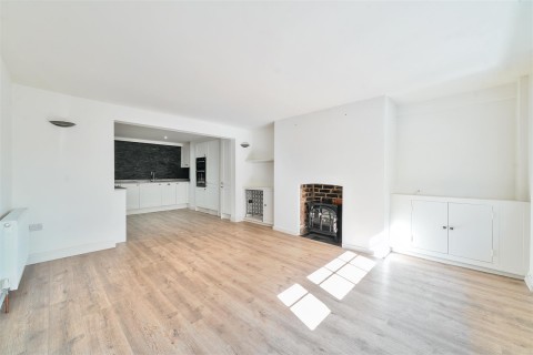 Click the photo for more details of The Strand, Topsham, Exeter