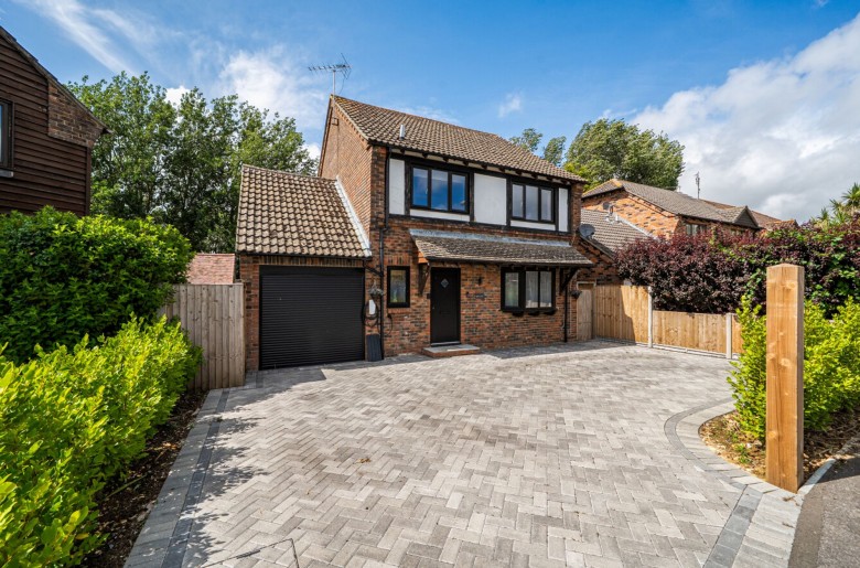Click the photo for more details of Bramley Gardens, Bersted, PO22