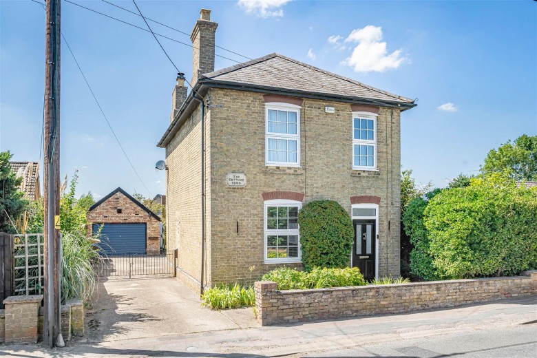 Click the photo for more details of Collins Hill, Fordham