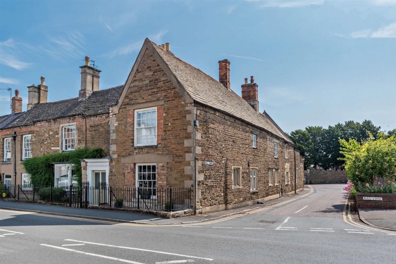 Click the photo for more details of Alwyne Close, Oakham, Rutland