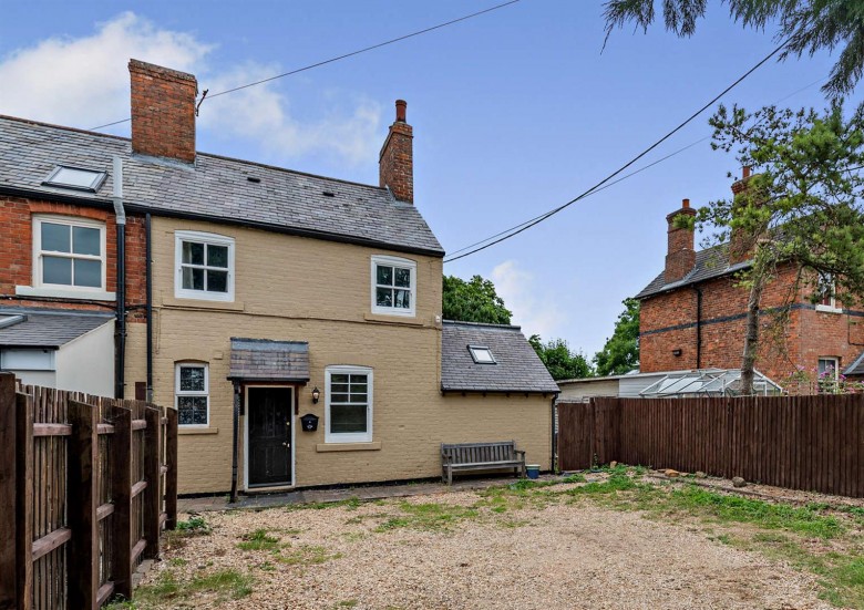 Click the photo for more details of Oakham Road, Tilton On The Hill, Leicester
