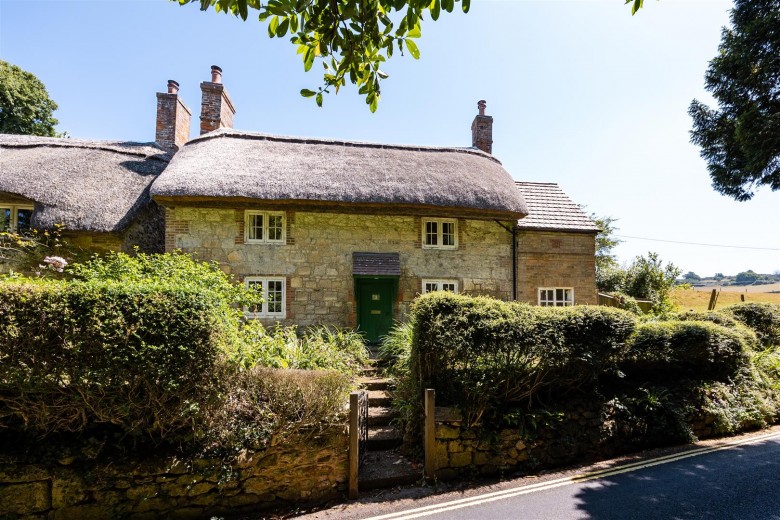 Click the photo for more details of Lynch Lane, Calbourne, Newport