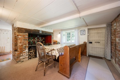 Click the photo for more details of Lynch Lane, Calbourne, Newport