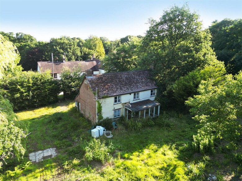 Click the photo for more details of Cobbs Road, Wimborne