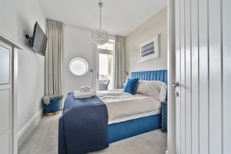 Images for 13 Island Crescent, Newquay