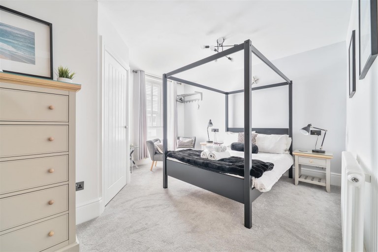 Images for 13 Island Crescent, Newquay