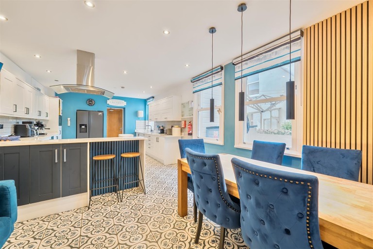 Images for 13 Island Crescent, Newquay