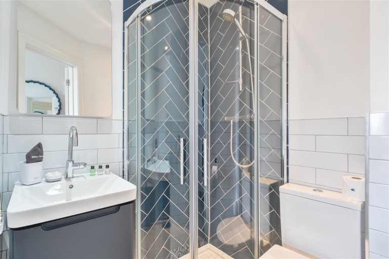 Images for 13 Island Crescent, Newquay
