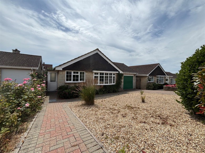 Click the photo for more details of St. Andrews Way, Freshwater