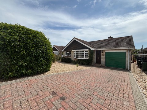 Click the photo for more details of St. Andrews Way, Freshwater