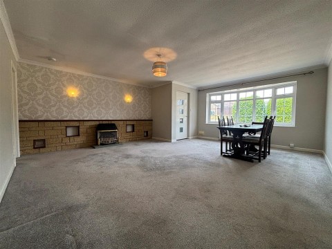 Click the photo for more details of St. Andrews Way, Freshwater