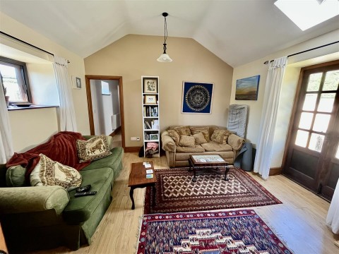 Click the photo for more details of Honeycombe Farm, Broadwindsor, Beaminster