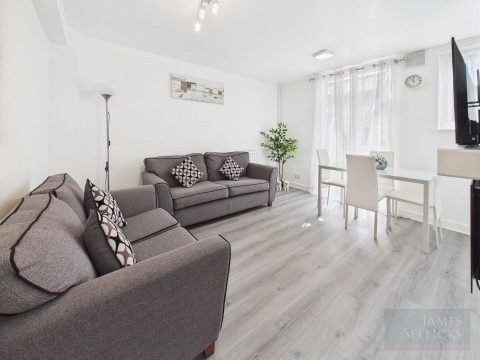 Click the photo for more details of Oakfield Road, Stoneygate, Leicester