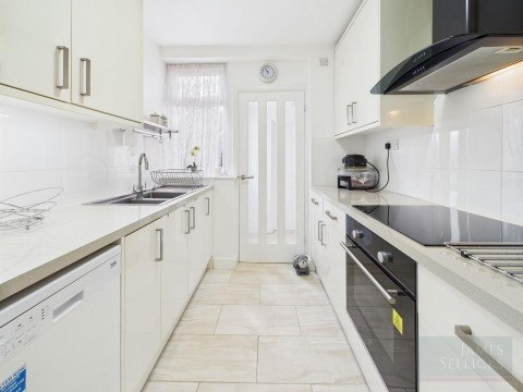 Click the photo for more details of Oakfield Road, Stoneygate, Leicester