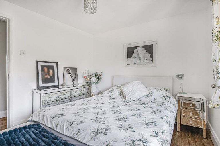 Images for Deans Row, Gayton, NN7