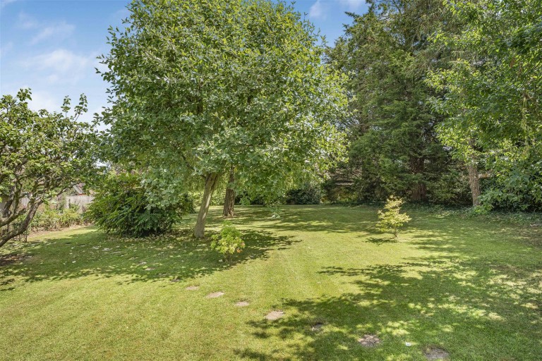 Images for Deans Row, Gayton, NN7