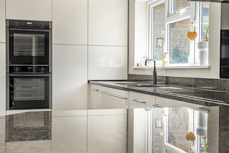 Images for Deans Row, Gayton, NN7