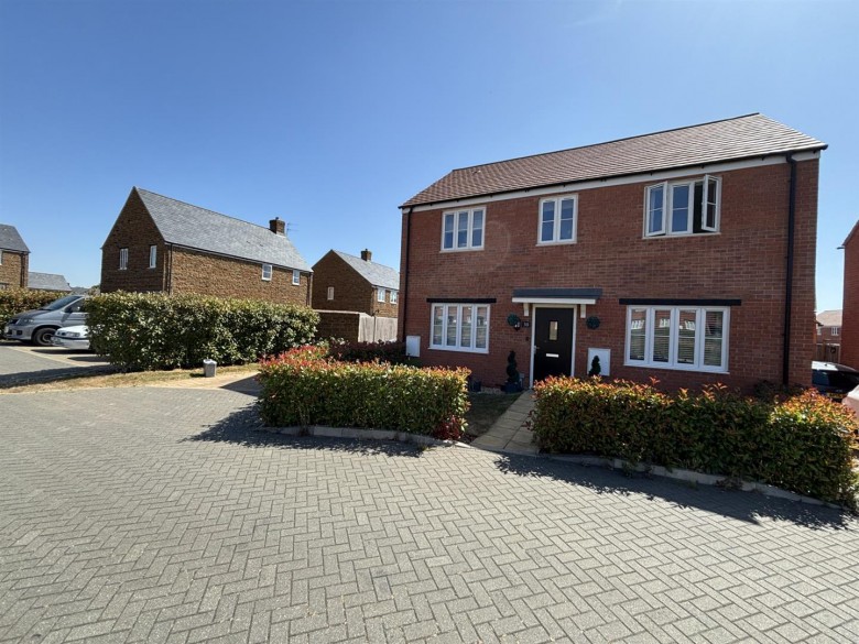 Click the photo for more details of Havill Crescent, Bloxham, Banbury