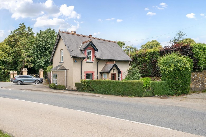 Click the photo for more details of South Molton