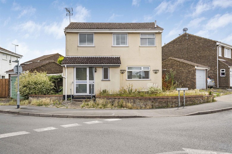 Click the photo for more details of Ross Close, Saffron Walden